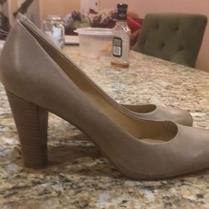 Nine West taupe pumps